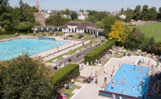 In the Sandford park you can find 3 heated pools.